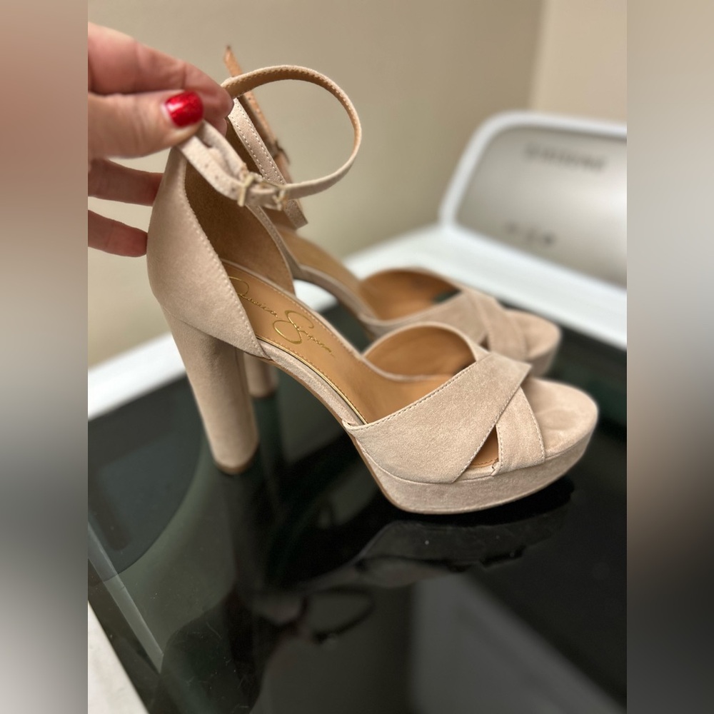 Nude Jessica Simpson heels size 9